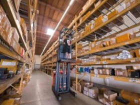 美国海外仓哪里的比较好?选址关键与避坑指南