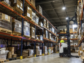 英国亚马逊卖家必看:解析海外仓核心费用,如何把钱花在刀刃上?