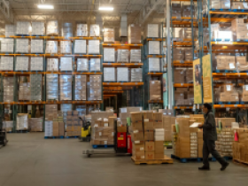 爆单不爆仓!TikTok英区感应灯海外仓代发费用揭秘