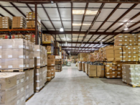 英国海外仓换标做不好,旺季再爆单也白搭!