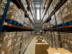 玩具摆件品类跨境电商,是不是最好用海外仓代发?直邮风险大吗?