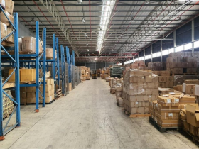 亚马逊卖家FBA移仓换标,选走物流还是自提?英国自营海外仓帮你算明白