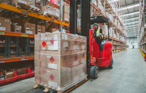 TEMU平台厨房用品卖家：巧用认证海外仓高效运营攻略