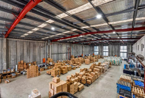 亚马逊卖家经常要用海外仓FBA中转，这个是什么服务啊？