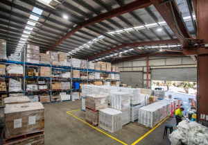 从英国海外仓把货发到亚马逊是fba中转吗？