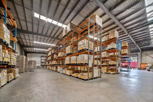 户外运动品换标总被加钱？英国海外仓换标费用这些坑你别再踩